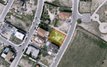 CV1274, Residential building plot for sale in Dromolaxia.