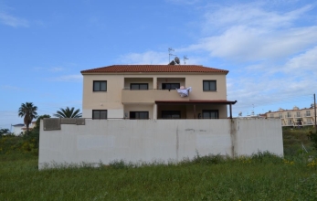 CV1381, Bulding with 7 flats is for sale in Oroklini.