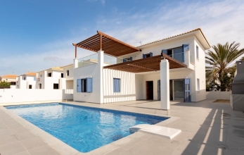 CV1386, House for sale close to the beach in Pervolia.