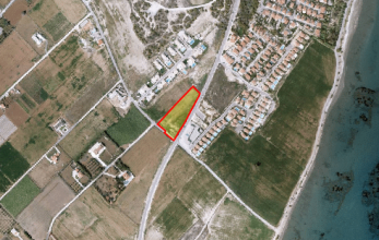 CV1506, Tourist land for sale in Pervolia close to the beach