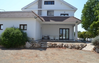 CV1546, 5 Bedrooms Villa for sale in Livadia.