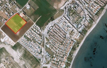 CV1648, Tourist land for sale in Pervolia close to the beach.