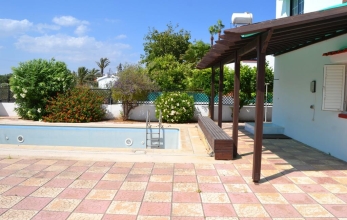 CV1786, Detached house for sale close to the beach in Pervolia.