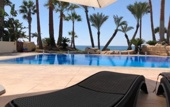 CV1954, Luxury 4 bed villa on the beach with amazing sea views in Pervolia