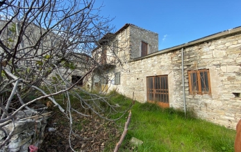 CV1983, Traditional house for sale in Vavla.