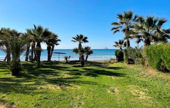 CV2008, Large 2 bed ground floor apartment with sea views for rent in Dhekelia road.