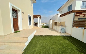 CV2031, Detached 2 bed house for rent close to the beach in Pervolia.
