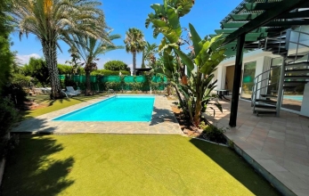 CV2062, 3 bed 3 bath villa with pool and roof garden sea views in Pervolia for rent.