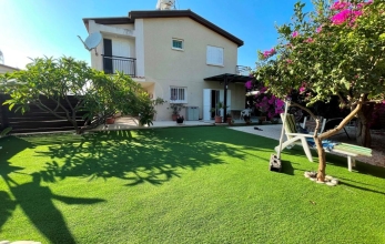 CV2074, 4 bed beach house with large garden for sale in Pervolia.