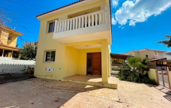 CV2135, Detached 3 bed villa for sale walking distance from Pervolia beach.