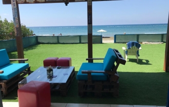 CV2173, Beach front 3 bedroom house for rent in Pervolia.