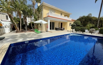 CV2235, An amazing 4 bed villa with pool for rent walking distance to the beach in Pervolia.