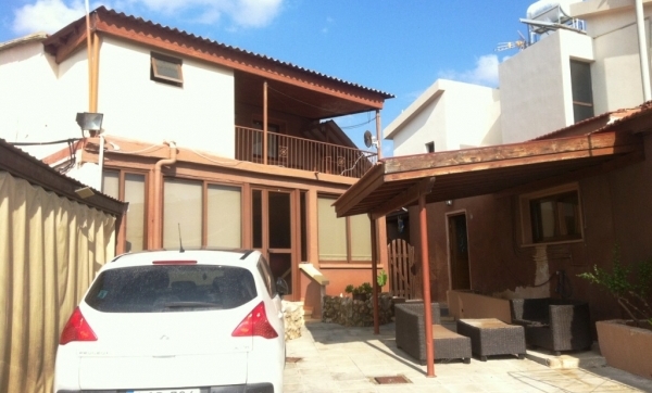 Traditional village house for sale in Mazotos Larnaca