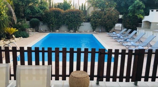 Detached villa with 4 bed and swimming pool for rent in Pervolia 