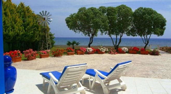 Luxury sea front villa for rent in Meneou Larnaca