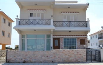 ML274, Large four bed house for rent in Pervolia