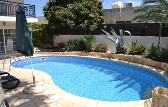 Large three bedroom detached house with a private POOL for sale in Kiti.
