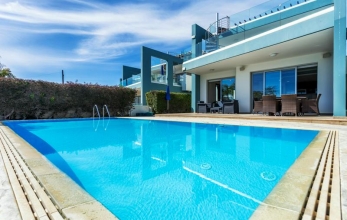 CV1014, Beach front luxury ground floor 3 bed apartments are for sale in Faros.