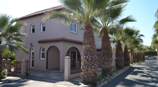Three bedroom detached house for sale in Pervolia close to the beach
