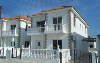 Four bedrooms detached house is available for rent in Kiti!