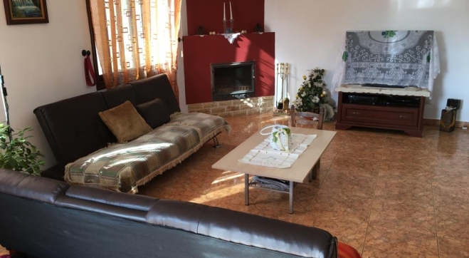 Three bedroom semi-detached house for rent in Pervolia