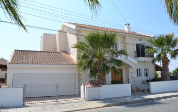 Three bedrooms detached house is available for sale in Krasas with a private pool!
