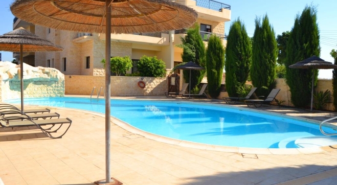 2 Bed ground floor flat for rent in Tersefanou.