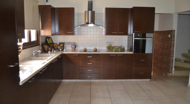 Detached 3 bed corner house for sale in Tersefanou.