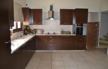 CV1511, Detached 3 bed corner house for sale in Tersefanou.