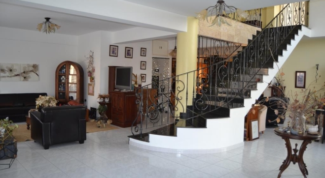 For sale 3 bedrooms corner villa in Livadia.