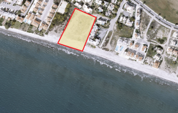 CV1527, Beach front land for sale in Pervolia.