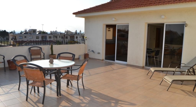 Penthouse with huge veranda for sale in Pervolia.