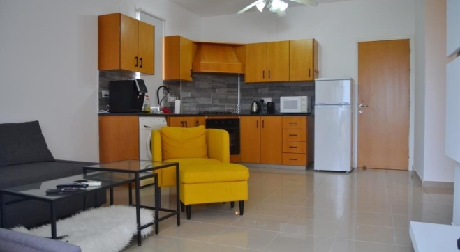 2 bedrooms flat with sea views for rent in Pervolia.