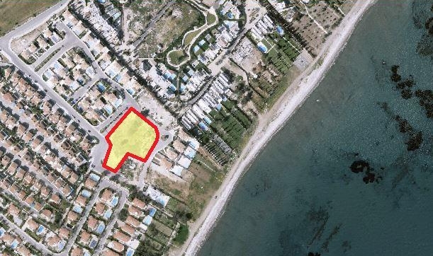 For sale coastal plot with build permission in Pervolia.