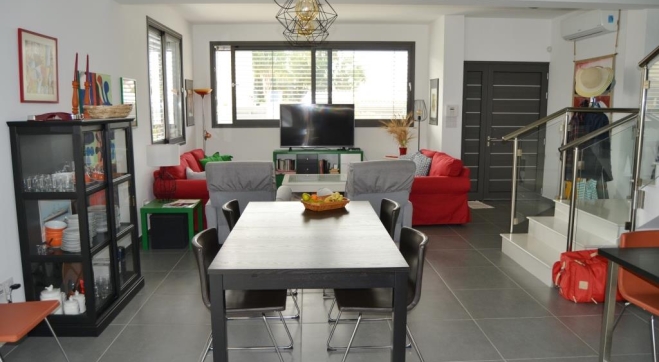 Modern 3 bedrooms house for sale in Kiti.