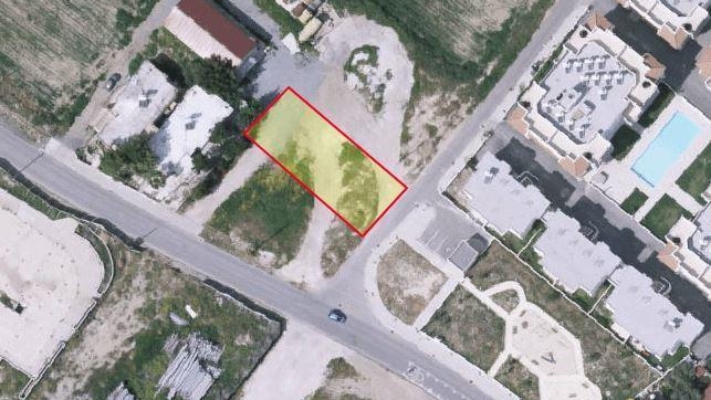 Residential plot for sale in Meneou.