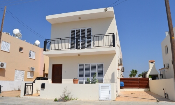 Semi-detached house for sale in Pervolia Larnaca