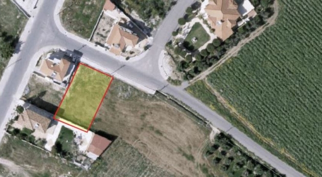 BUILDING PLOT  FOR SALE IN THE VILLAGE OF KITI IN A QUIET LOCATION.