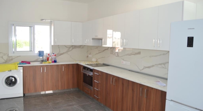 3 bedrooms flat for rent in Larnaca town centre.