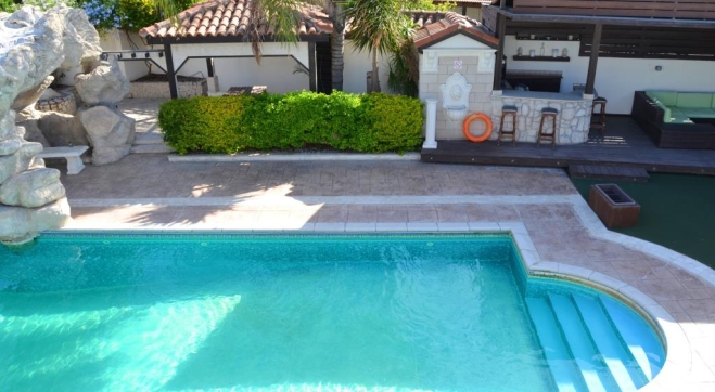 5 bedrooms Bungalow for rent in Kiti.