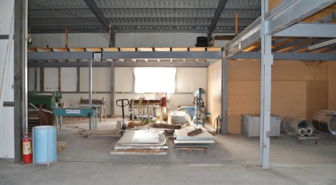 Industrial building for sale in Kiti.