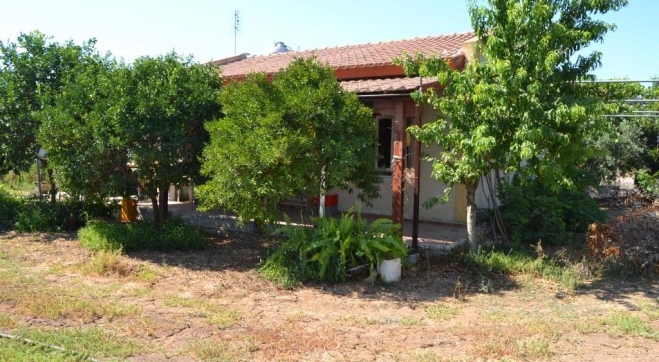 Agricultural house for sale in Kiti