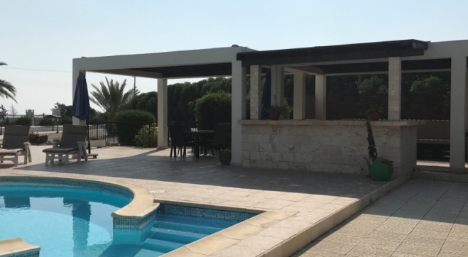 Luxury 5 bed villa for rent in Meneou