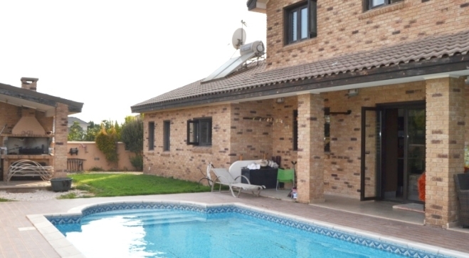 Luxury 5 bed house for rent in Kiti