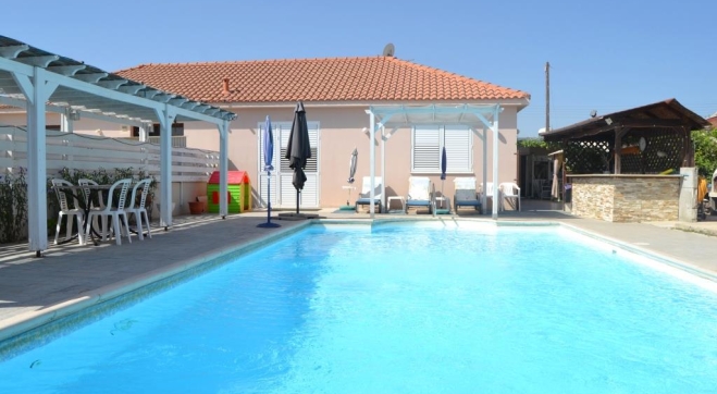 Bangalow for sale with private pool in Mazotos.