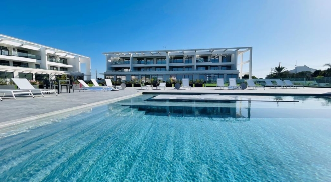 Beach front penthouse with roof garden 