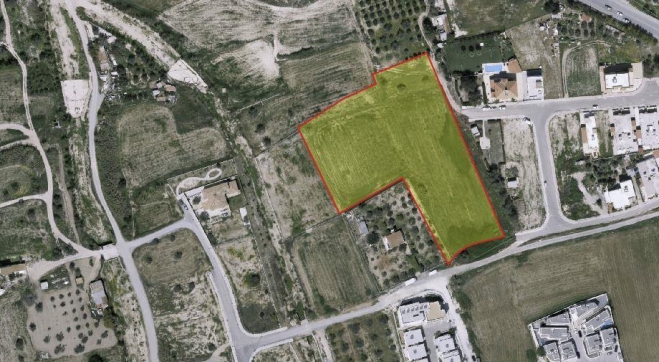 Large piece of residential land for sale in Livadia.
