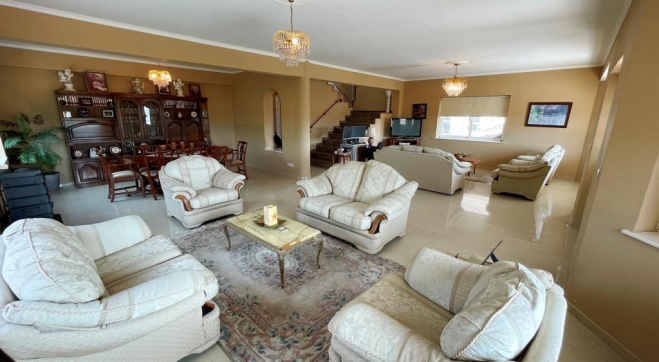 Huge 4 bedroom villa for rent in Kiti