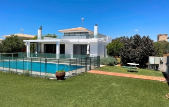 CV2056, Luxury 4 bedrooms villa with amazing sea views and pool in Pervolia.