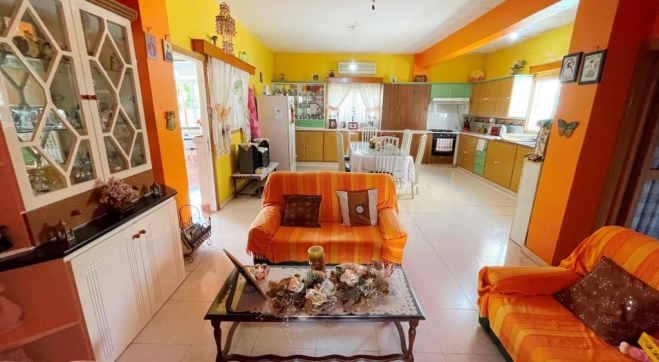 Corner 3 Bed Bungalow for sale in Pervolia.